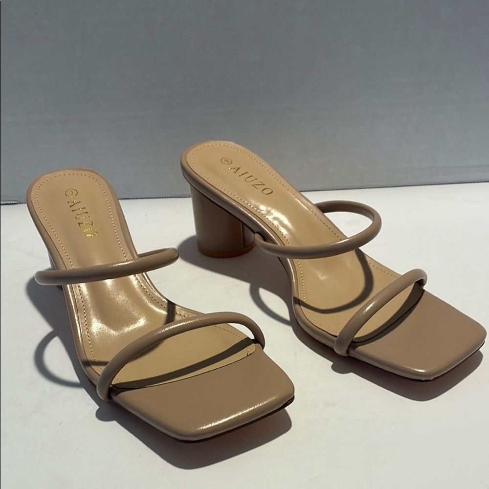 Aiuzo two strap sandals
NWOT
Size 9 women’s